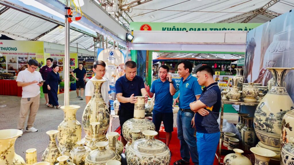 Những Khoảnh Khắc Đáng Nhớ Của Gốm Chu Đậu Tại TP. Vinh: Hành Trình Kết Nối Và Lan Tỏa Tinh Hoa