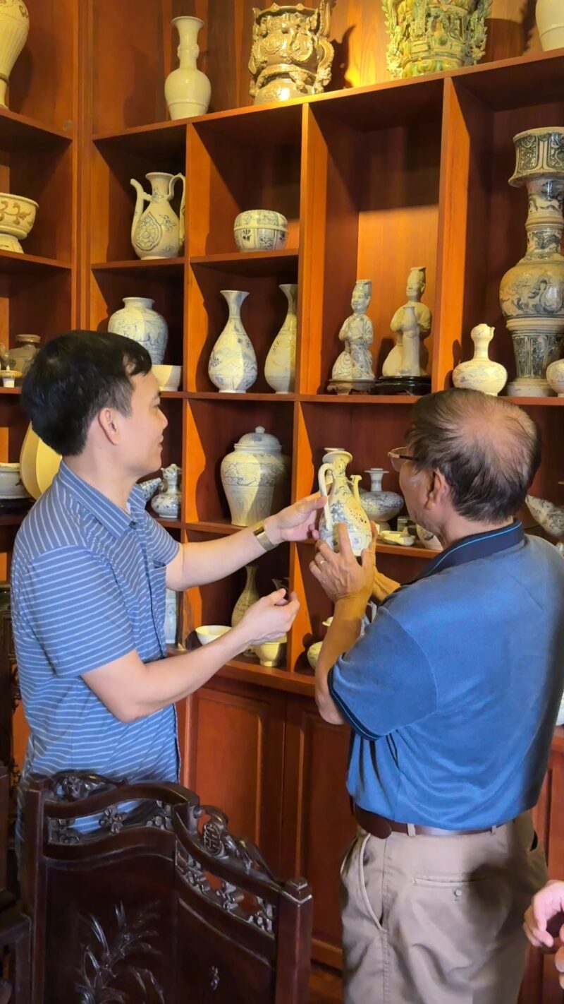 nguyenvandong_gomchudau_3 Bình Hút Lộc Phú Quý Gốm Chu Đậu Vẽ Tùng Hạc Diên Niên (Kèm Kỷ)